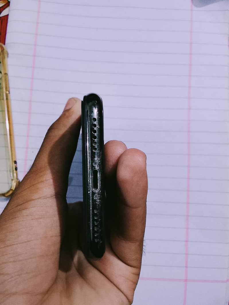 Apple iPhone X 4
