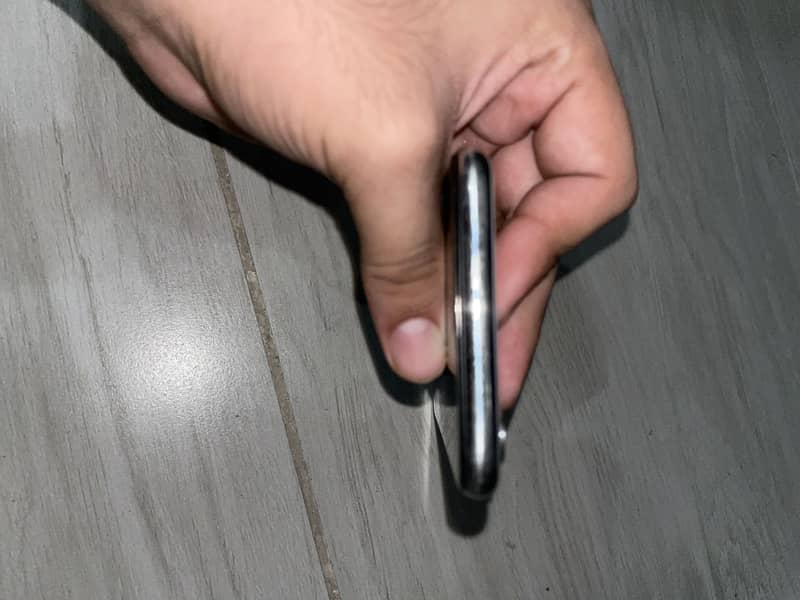 Apple iPhone X 4
