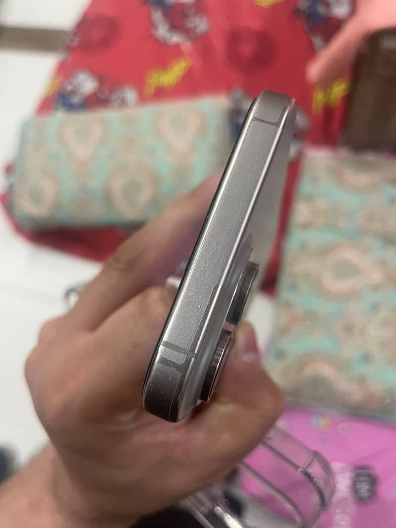 Apple iPhone 15 Pro Max 2