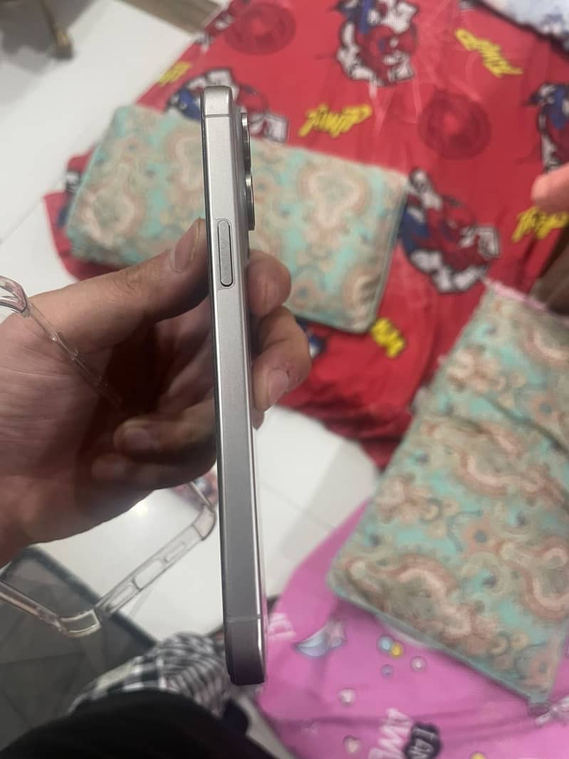 Apple iPhone 15 Pro Max 5