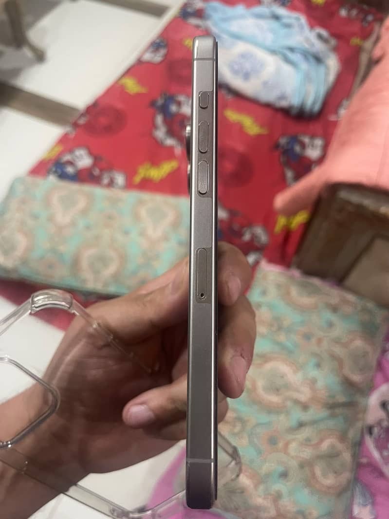 Apple iPhone 15 Pro Max 6