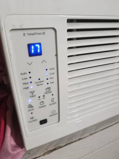 midea window ac. . with charger 110 volteg