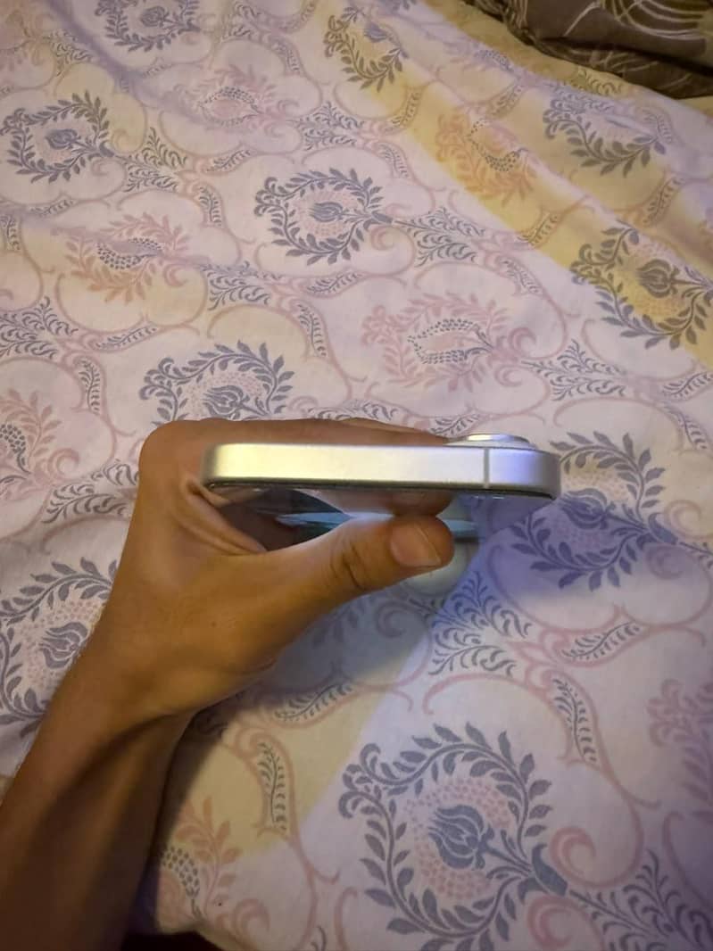 Apple iPhone 17 4