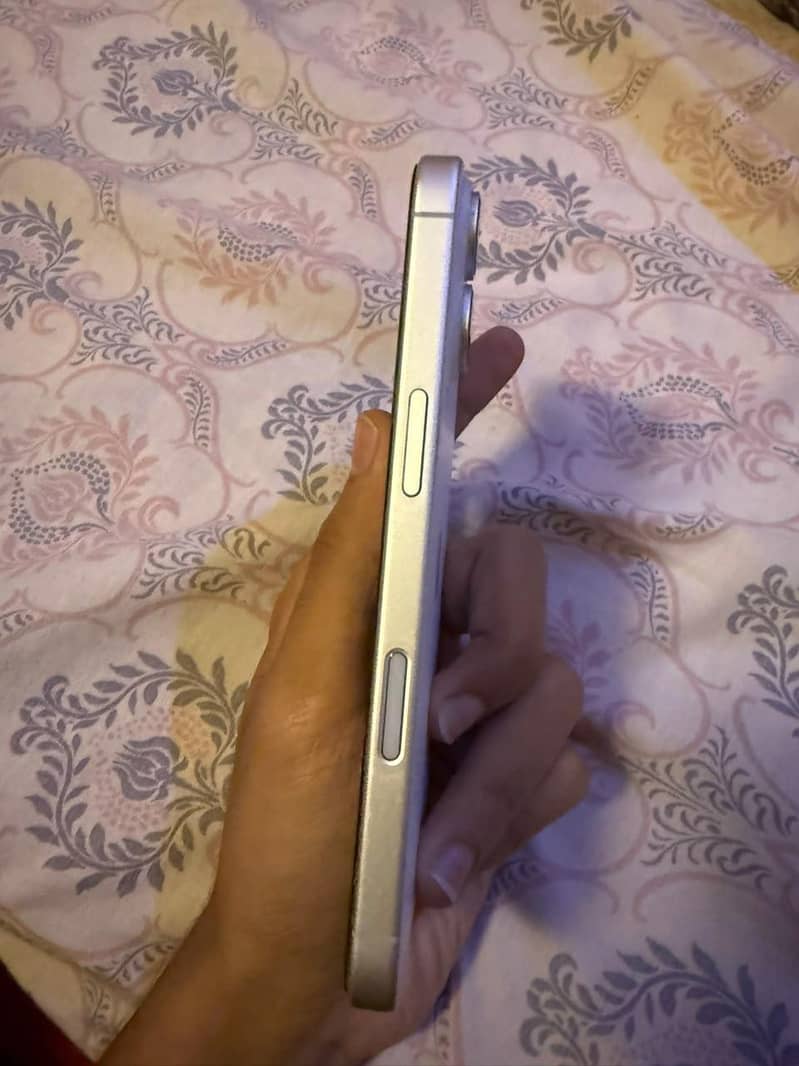 Apple iPhone 17 5