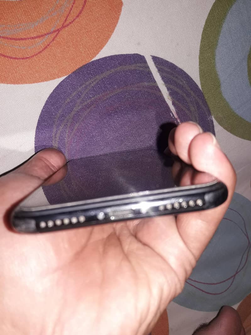 Apple iPhone X 4