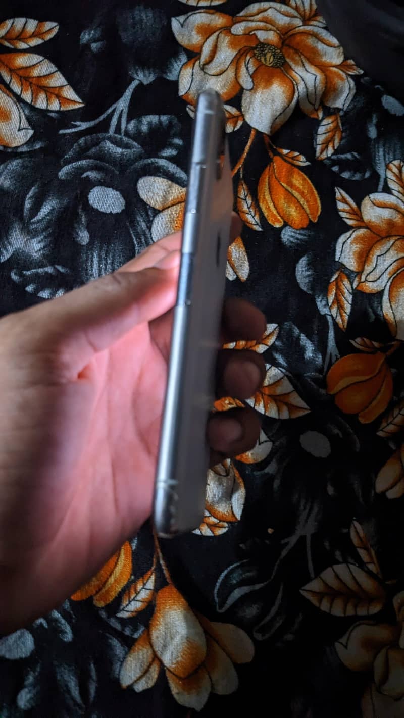 Apple iPhone X 3