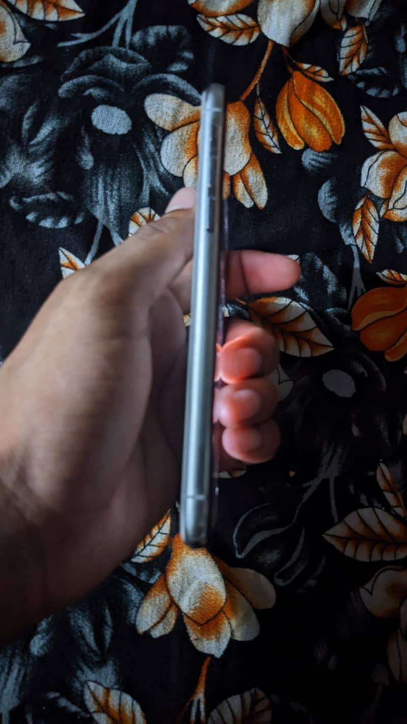Apple iPhone X 5