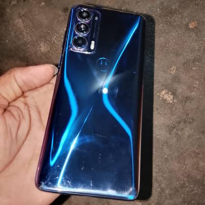 Motorola edge 5g 2021 6/256 snapdragon 765(5g) 144hz screen