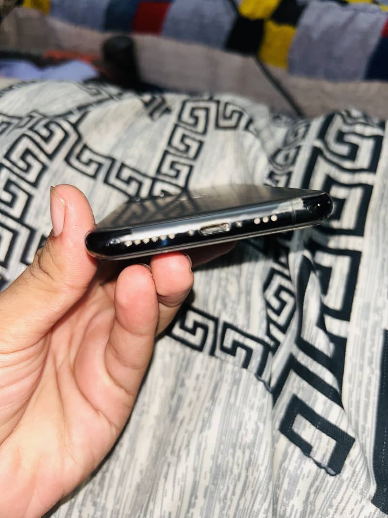 Apple iPhone 11 Pro 1