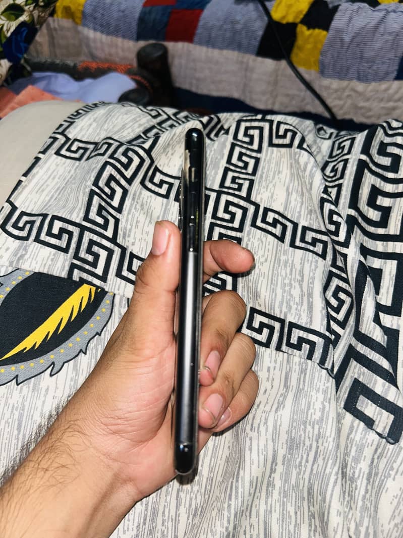 Apple iPhone 11 Pro 2