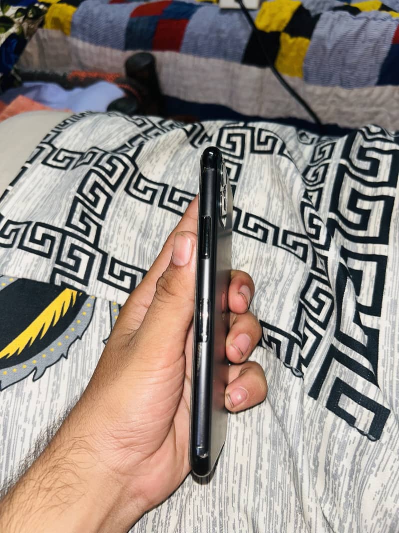 Apple iPhone 11 Pro 3