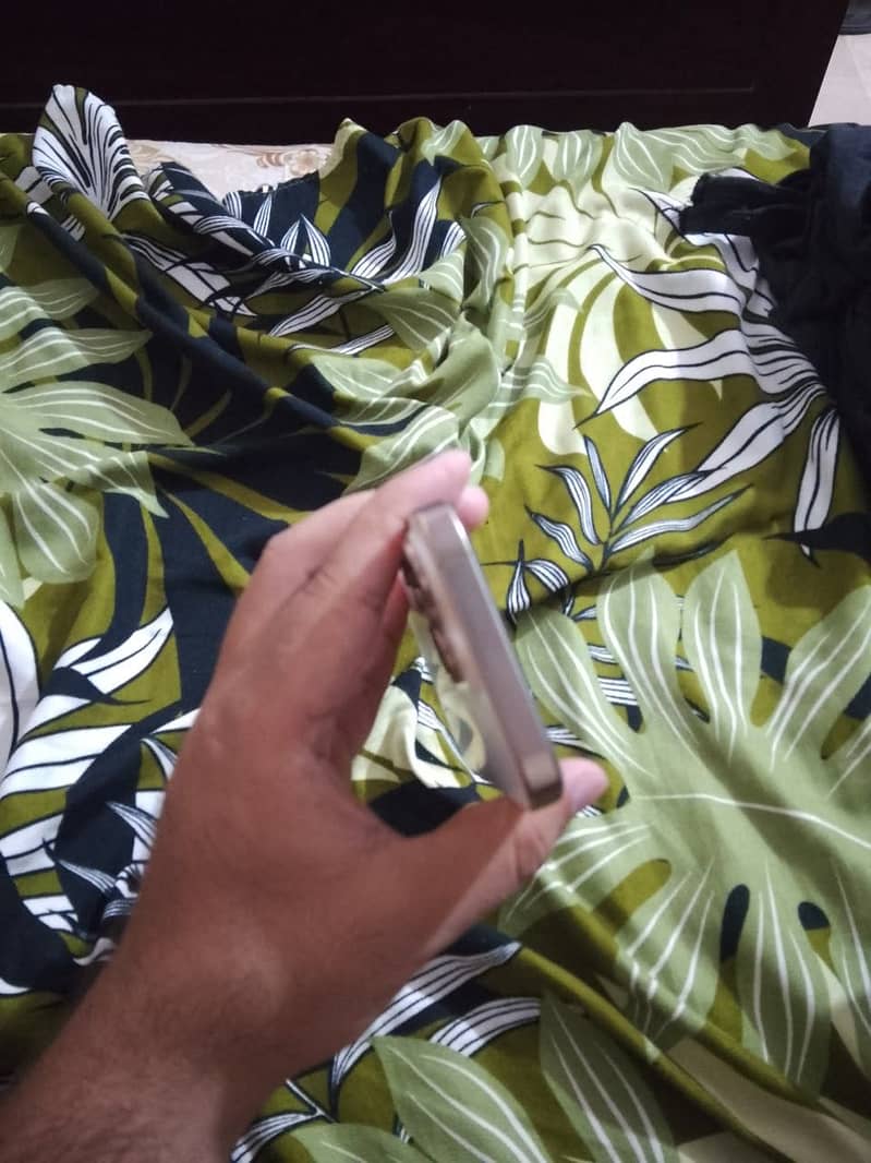 iphone 16 pro jv 2