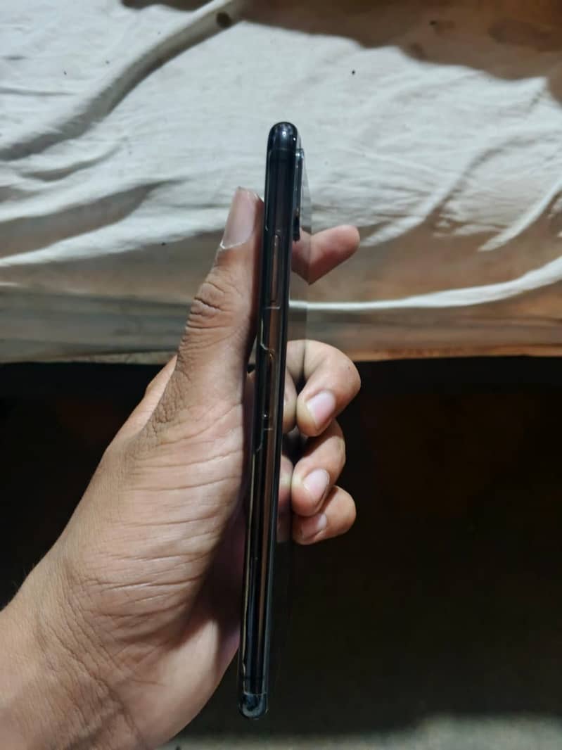Apple iPhone XS Max 2