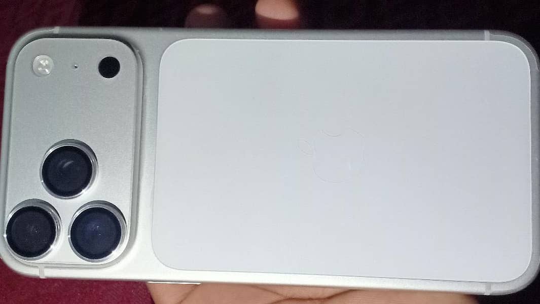 iPhone 17 pro max 1