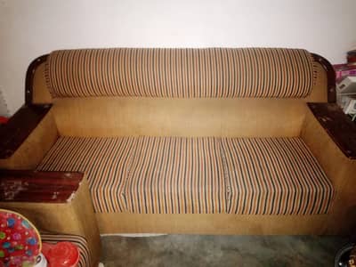 sofa set available hy moqy kmi ho jy gi