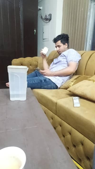l shaped min hay ghr renat partha sofa bara is lay sell kar rahi hon