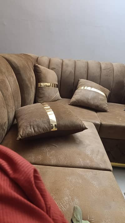 l shaped min hay ghr renat partha sofa bara is lay sell kar rahi hon