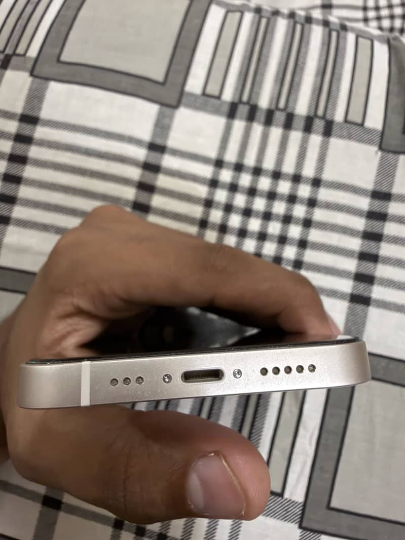 Apple iPhone 13 2