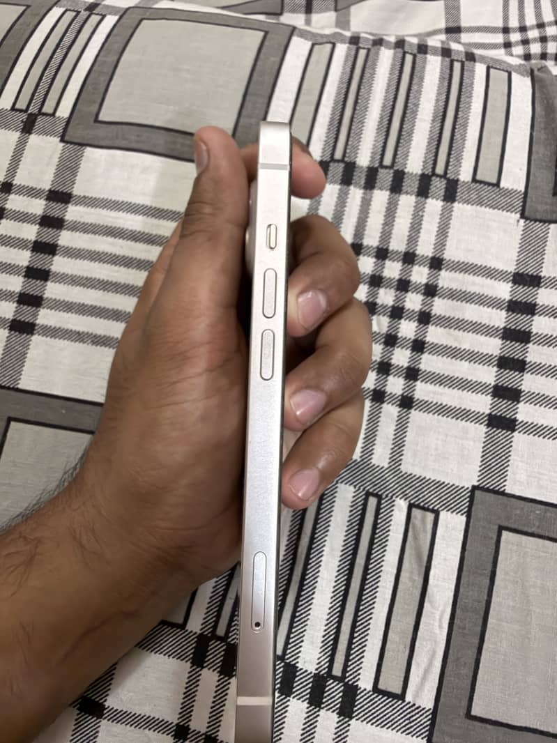 Apple iPhone 13 3