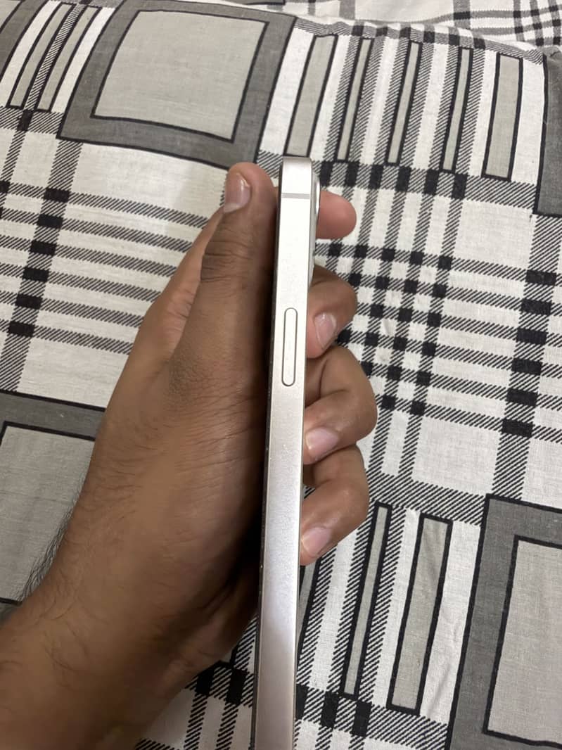 Apple iPhone 13 4
