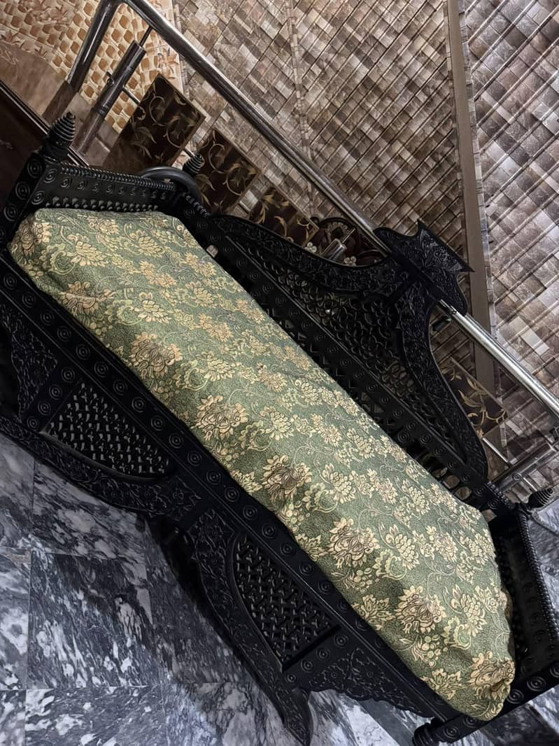 3 Seater Triditional Sofa 1