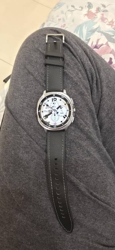 Galaxy Watch8 Classic 46mm — Cracked Glass, 100% Working, 2 Straps