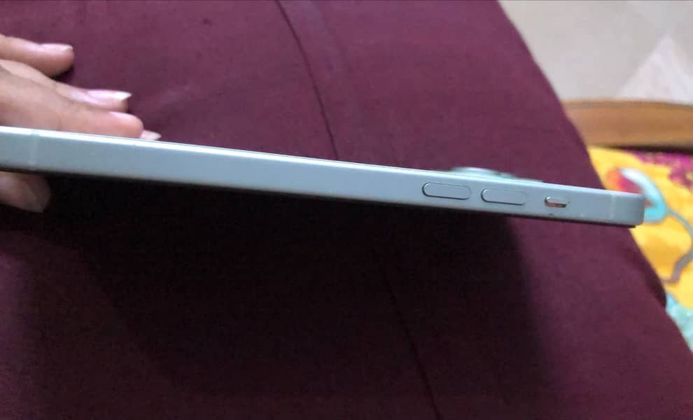 Apple iPhone 15 plus 6