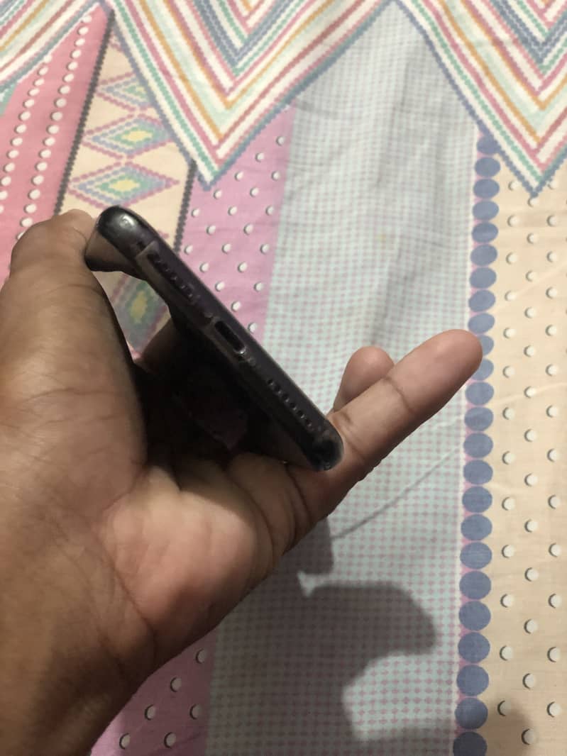 Apple iPhone X 5