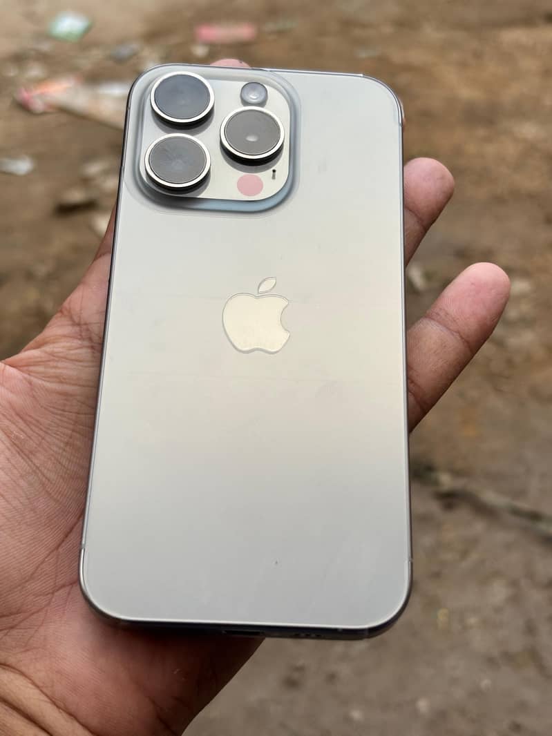 Apple iPhone 15 Pro 0