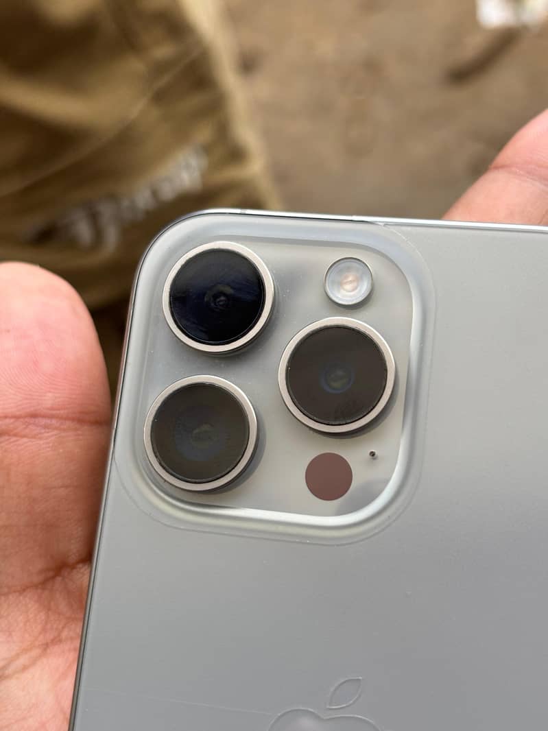 Apple iPhone 15 Pro 1
