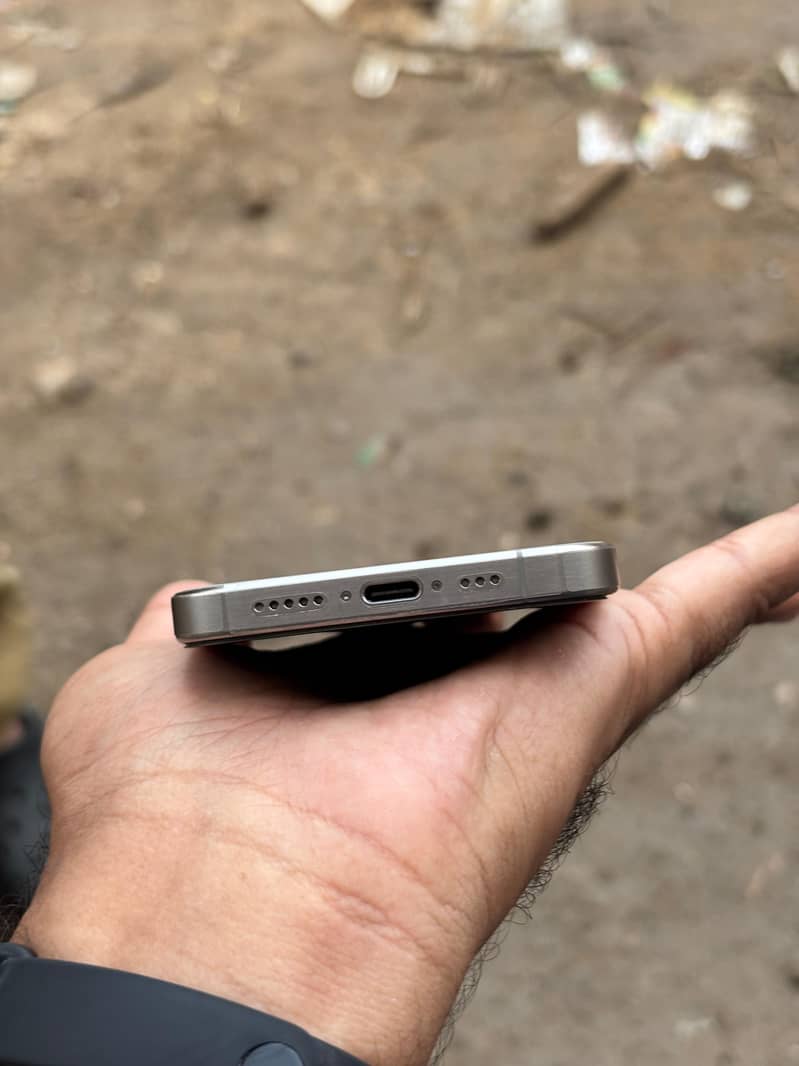 Apple iPhone 15 Pro 3