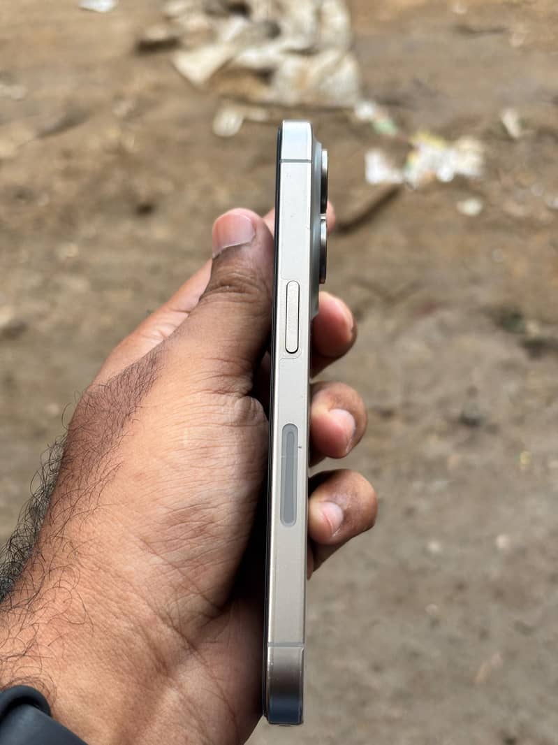 Apple iPhone 15 Pro 6