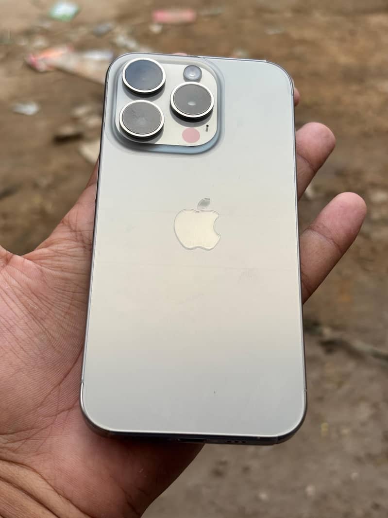 Apple iPhone 15 Pro 9