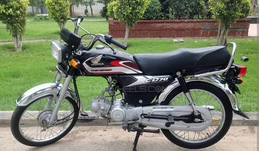 Honda 70 Black 2025