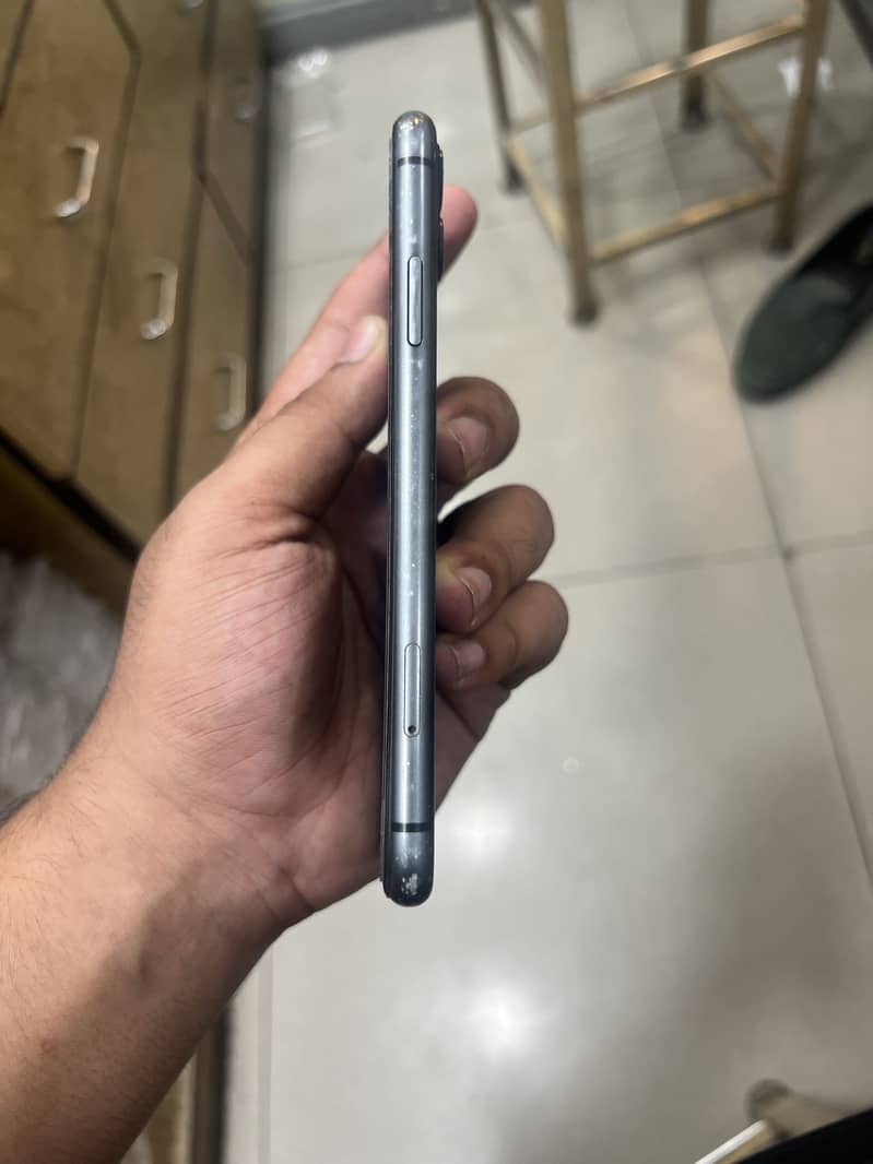Apple iPhone 11 3