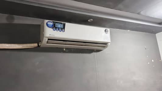 Split Ac Dawlance Only 2 Season Used Condition 10/10