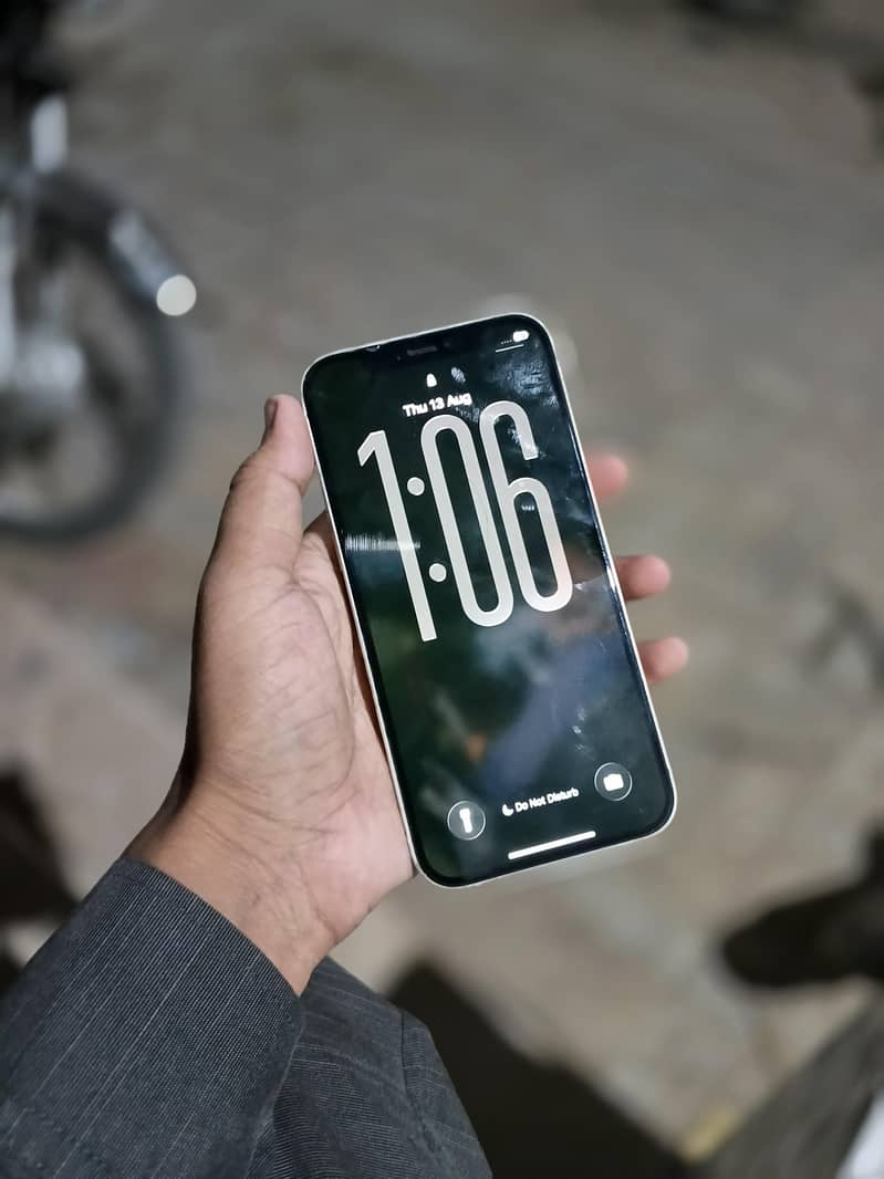 Apple iPhone 12 1