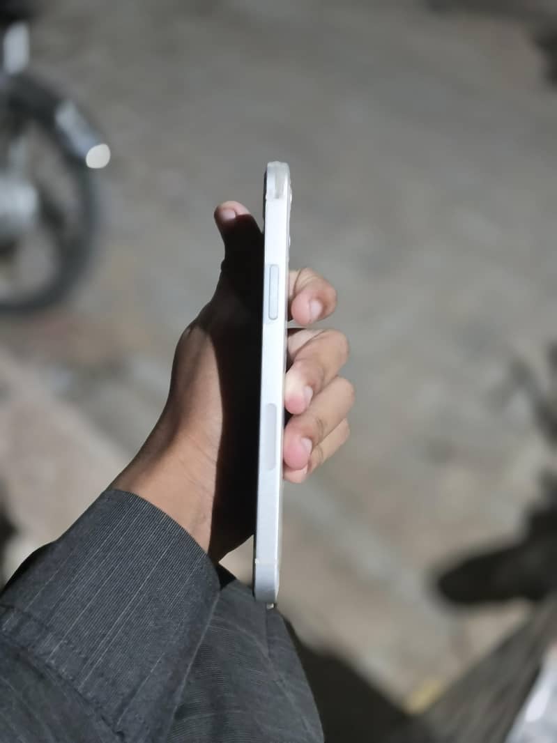 Apple iPhone 12 3