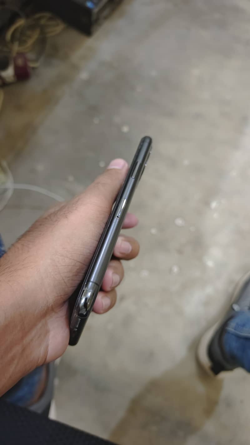 Apple iPhone 11 Pro 1
