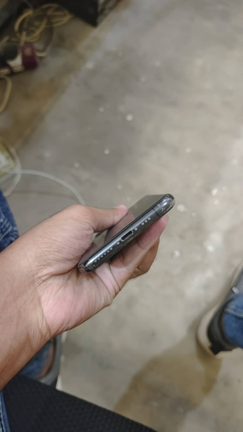 Apple iPhone 11 Pro 3