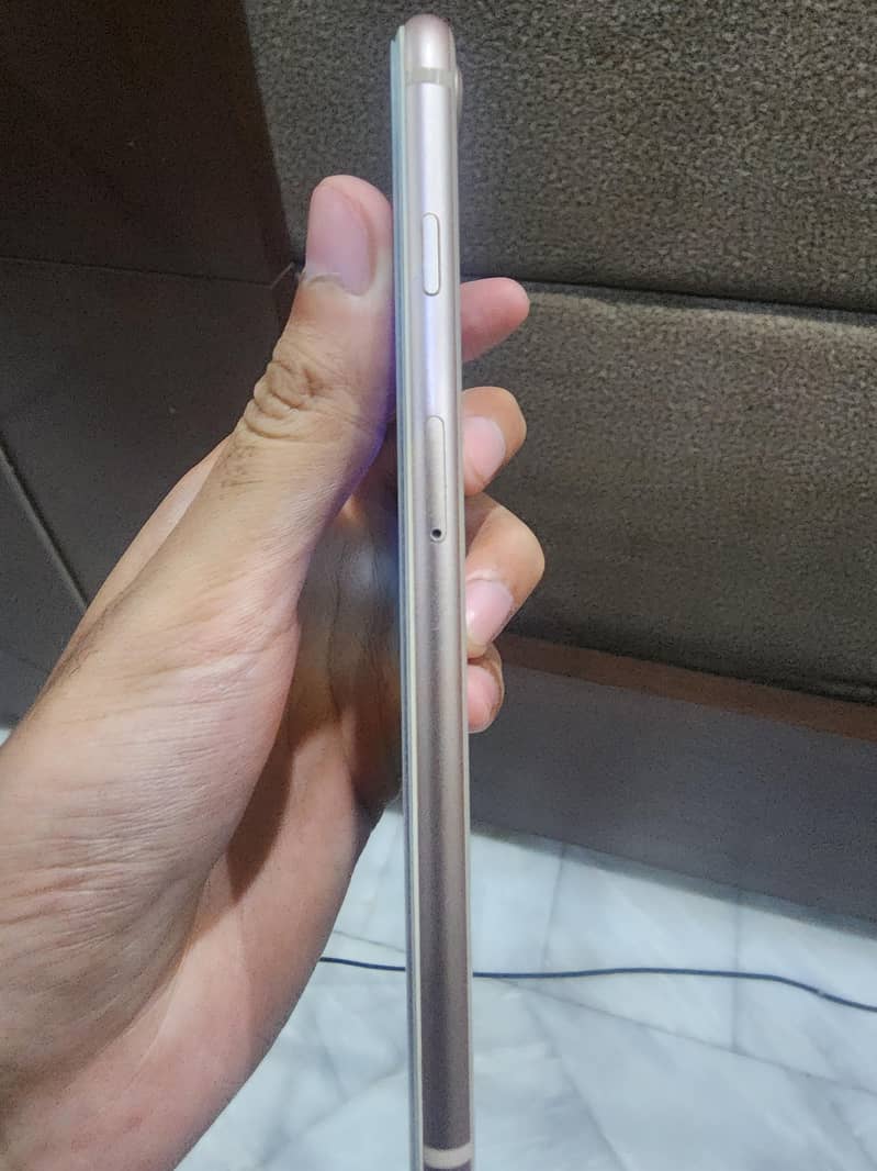 Apple iPhone 8 Plus 3