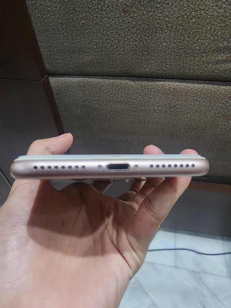 Apple iPhone 8 Plus 4