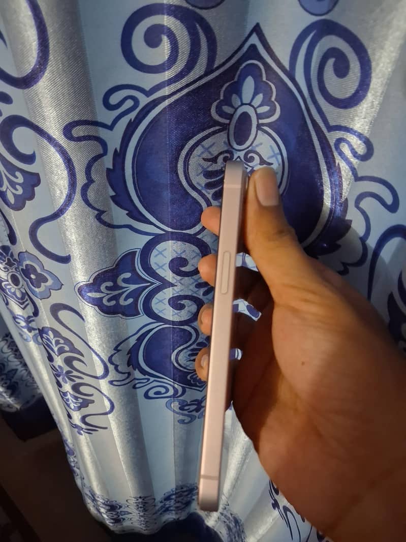 Apple iPhone 13 4