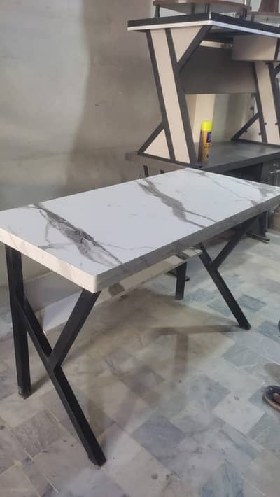Computer table