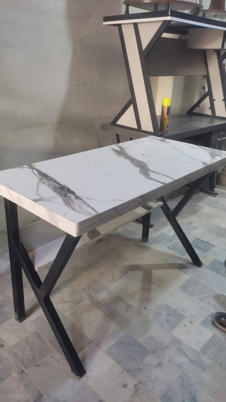 Computer table 0