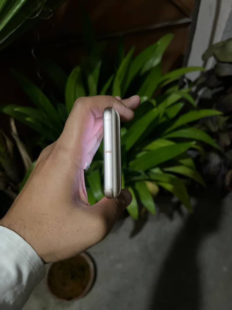 Google Pixel 8 4