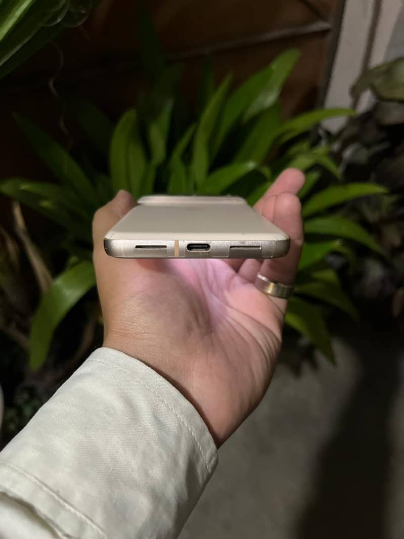 Google Pixel 8 5