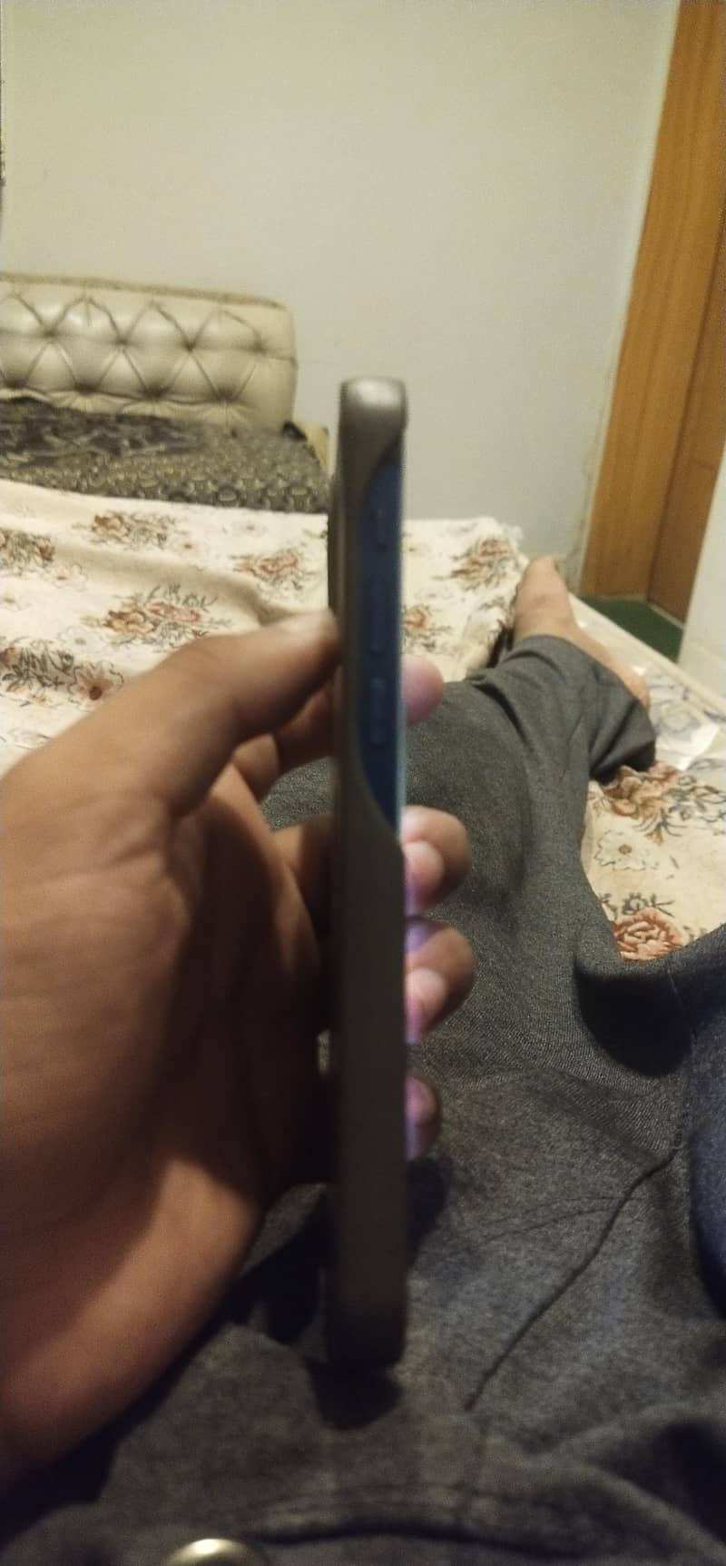 Apple iPhone 12 4