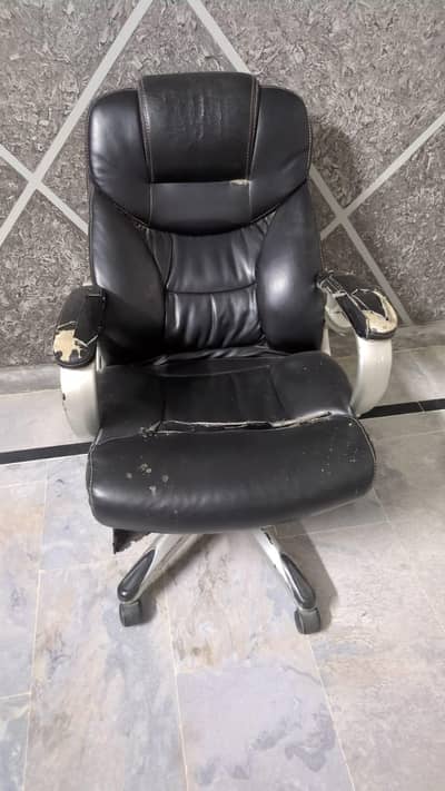 wanted to sell revolving chair need to replace cover