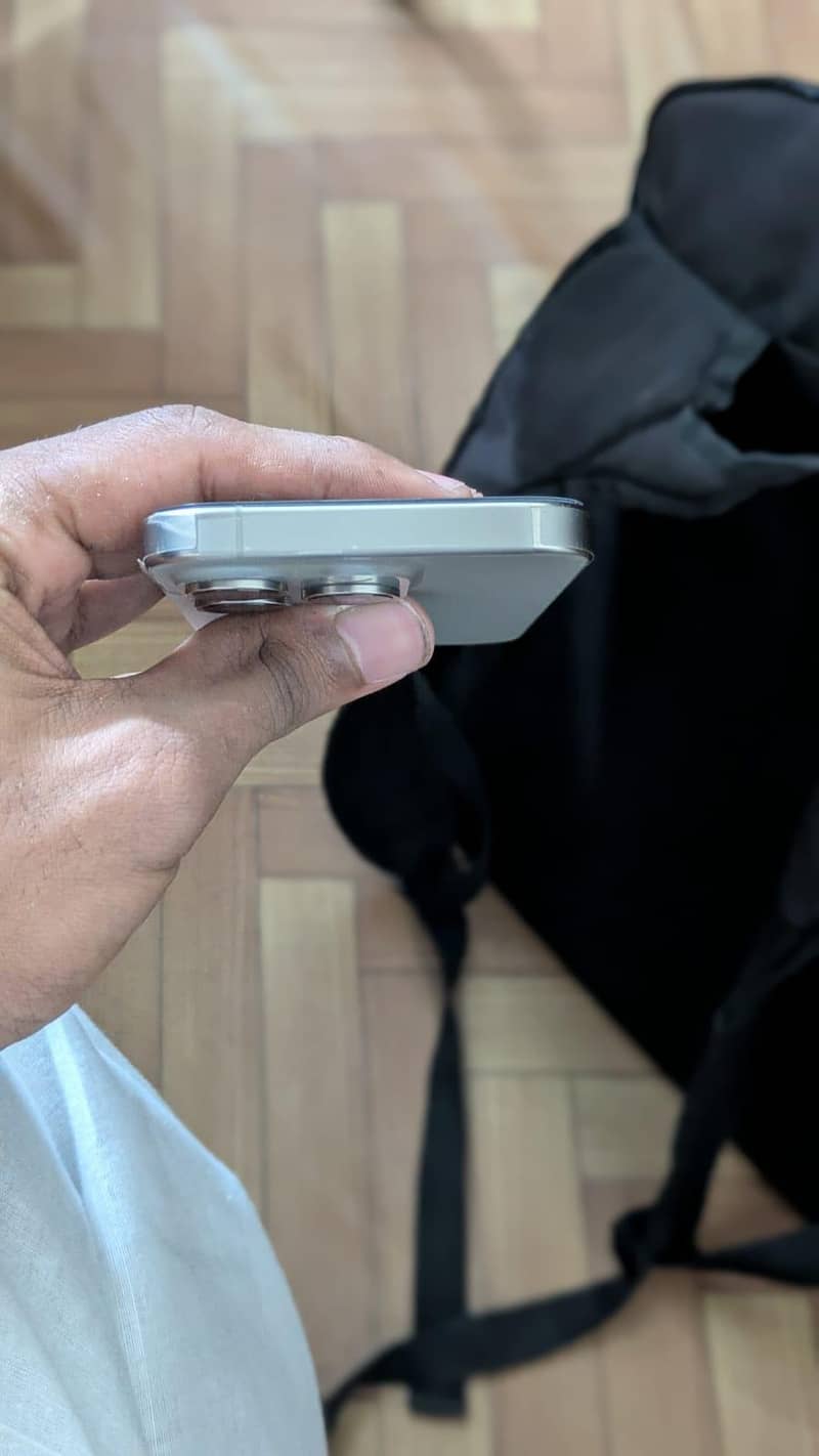 Apple iPhone 15 Pro 3
